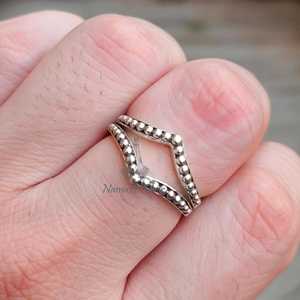 Anillo de Corona con Cuentas de Plata de Ley 925 Hecho a Mano para Mujer, Anillo Doble Minimalista y Delicado - Product Image 1