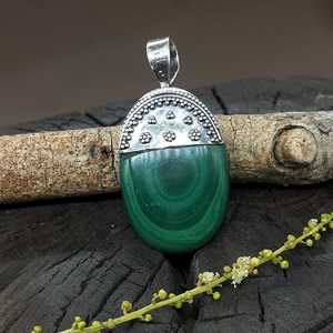 Nouveau pendentif en pierres précieuses malachite classique fait à la main en argent 925 bijoux fins avec breloques estampillées pour enfants - Product Image 1