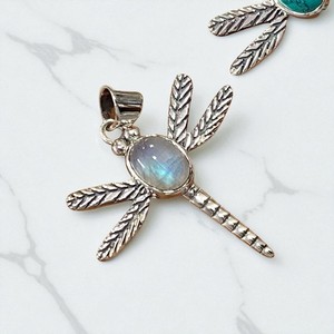 จี้เงินแท้ลายแมลงปอสวยงาม ประดับด้วยพลอยทรงรีธรรมชาติ งานแฮนด์เมด สำหรับทำเครื่องประดับของคุณเอง - Product Image 2