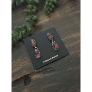 Pendientes Colgantes Hechos a Mano por Navajo con Turquesa Morada de Mohave y Plata de Ley, Diseño de Gota - Product Image 4