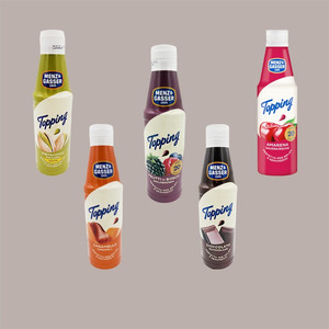 MENZ GASSER Sabor Cereza Negra Sin Gluten en Botella de Plástico de 1 kg para Decorar Helados, Yogur y Postres - Product Image 3