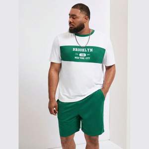 Chándal de talla grande con logotipo personalizado para hombre, nuevo estilo informal, conjunto de 2 piezas a la moda, traje de Jogger de manga corta, venta al por mayor, cómodo personalizado - Product Image 1