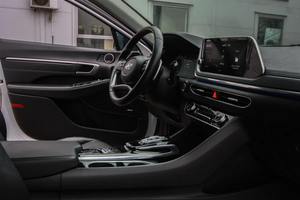 Hyundai Sonata muy limpio en venta - Product Image 2