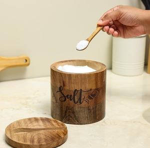 Boîte à sel et à poivre en bois artisanal avec un design découpé au laser, fabriquée en bois de mangue, d'acacia et de pin naturel - Product Image 2