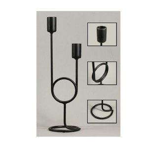 Porte-bougie vintage en métal, fabriqué pour offrir une lumière douce et chaleureuse et apporter une lumière douce dans les pièces - Product Image 1
