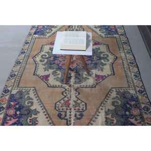 Alfombra Turca Vintage de 4.4x6.7 pies (133x204 cm), Alfombra de Lana Azul con Diseño Floral - Product Image 5