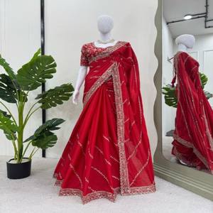 Saree élégant en soie de Chinon avec broderie de fil et de paillettes comprenant un chemisier assorti non cousu avec doublure intérieure - Product Image 2