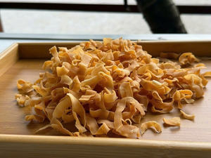 Chips de noix de coco croustillantes pour la création de desserts glacés, flocons de noix de coco grillés en gros pour les commandes en gros - Product Image 5