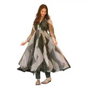 最畅销的传统印度风格欧根纱阿纳卡利长裙，设计师杜帕塔为女性派对穿漂亮的连衣裙