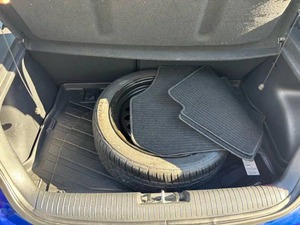 รถยนต์มือสองที่เชื่อถือได้ ฮุนได เวโลสเตอร์ ปี 2012 รุ่น 3 ประตู แฮทช์แบค ภายในสีดำ (เครื่องยนต์ 1.6 ลิตร 4 สูบ 6 เกียร์อัตโนมัติ) - Product Image 3