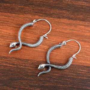 Pendientes de Aro de Diseño Único, Anillo de Serpiente Gótico, Joyería Tribal de Latón para Mujer, Diseño Serpentina Boho Plateado, Venta al por Mayor/OEM/ODM - Product Image 6