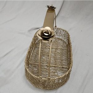 Cesta de hoja de almacenamiento decorativa de Metal de hierro moderno con asa para cesta de regalo de vino de tarifa barata de Navidad tarifa baja - Product Image 2