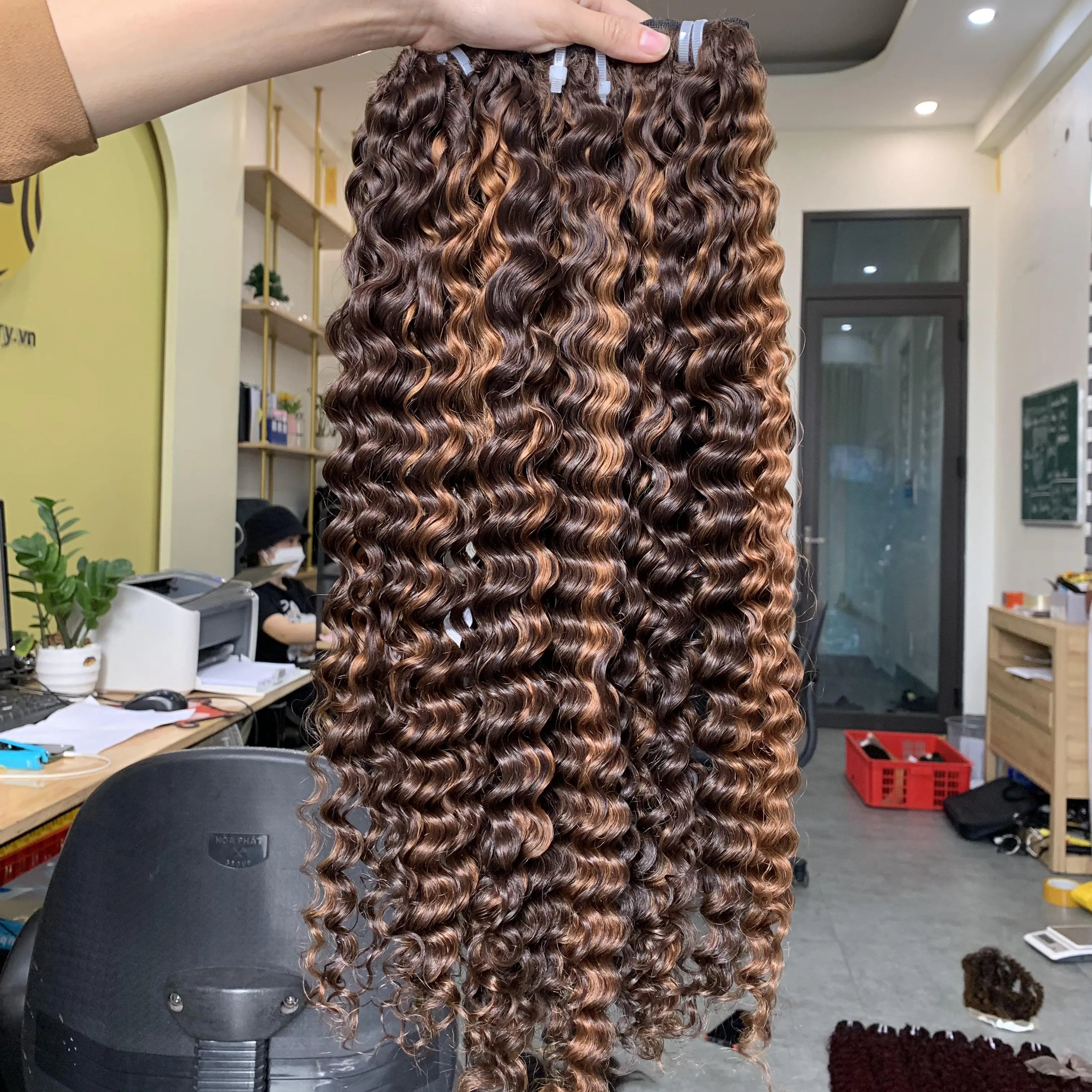 Venta al por mayor de alta calidad 100% vietnamita cutícula alineada cabello virgen natural rizado extensión de cabello humano, cabello humano vietnamita