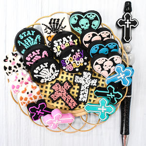 Grosir kustom logo Anda sendiri manik-manik dan pesona harga pabrik Pvc lembut menyeramkan tetap Halloween manik-manik pena pesona - Product Image 1