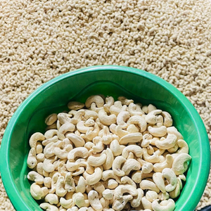 Usine de confiance Kaju Badam SANTIGO Noix de cajou W180 W240 W320 Noix de cajou séchées Exportées dans le monde entier - Product Image 1