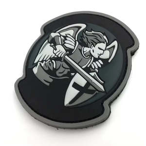 Étiquettes en PVC haute fréquence personnalisées, écologiques, en caoutchouc souple 3D, logo en relief, tissu pour vêtements - Product Image 3