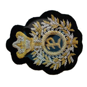 Badges en cuir léger de haute qualité Badges de lingot brodés de dernière conception avec épingle de sûreté nouveauté - Product Image 5