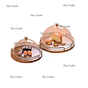 一套两种不同尺寸的木制托盘，带玻璃盖圆形餐饮餐具甜点圆顶