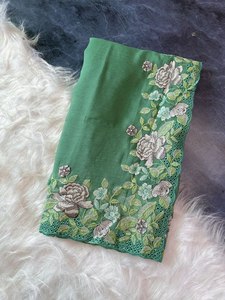 Presentando este hermoso diseño de flores bordadas TV Serial Actors Style Color brillante a precios asequibles Saris con blusa - Product Image 4