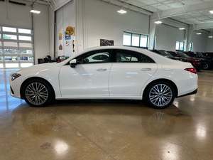 Mercedes-Benz CLA 250 4MATIC 2025, Sedán Automático Turbo con Asientos de Cuero, Techo Panorámico, Luces LED y Cámara de 360°, 1-25k Millas - Product Image 2