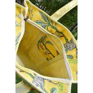 Sac fourre-tout portable jaune soleil à imprimé léopard, doublure en coton, style bohème, avec fermeture éclair, personnalisable avec logo, fabriqué à Jaipur - Product Image 4