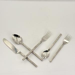 Vaisselle de haute qualité, manche rond martelé, acier inoxydable 202, ensemble de couverts personnalisés pour la table à manger et la maison - Product Image 6