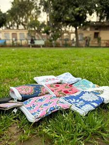 Handmade <b>Quilted</b> coin Pouch Assorted Color Vintage Floral Fabric Zipper Purse, Purse organizer, gift card <b>bag</b>, coin card purse - Product Image 5