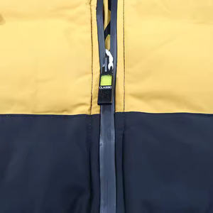 Veste légère décontractée de tous les jours pour hommes avec fermeture à glissière col haut et look polyvalent pour les saisons d'hiver - Product Image 2