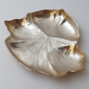 Elégante plaque de présentation en aluminium verre serveur de fruits secs conception à trois feuilles finition or antique fabrication artisanale de luxe décorative - Product Image 5