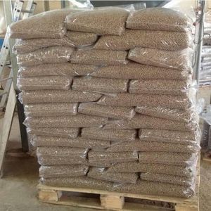 Granulés de bois de pin de qualité supérieure en gros, faible humidité 8%, pour une combustion longue durée et une chaleur élevée - En promotion - Product Image 1