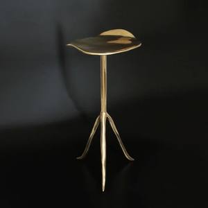 Table d'appoint moderne Table en métal fabriquée à la main Meubles de salon uniques Table en bronze au design contemporain Décoration intérieure artistique - Product Image 2