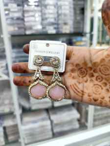 Boucles d'oreilles vintage en or de vente chaude pour femmes boucles d'oreilles occidentales affichage de boucles d'oreilles de style vintage élégant - Product Image 2