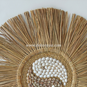 Décoration murale Art Déco naturelle en herbe séchée avec ornements en coquillages, faite à la main, pour anniversaire et décoration intérieure - Product Image 4