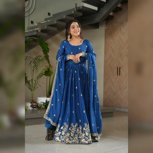 Últimas mujeres boda desgaste Chinnon Material con bordado Zari lentejuelas trabajo Anarkali vestidos de manga larga con borde de encaje Dupatta - Product Image 1