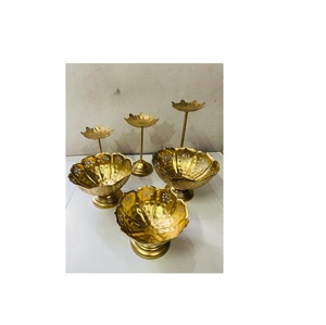 Cuenco de flores para decoración de último tema, diseño moderno, color dorado, acabado elegante, urli de latón para decoración de fiesta - Product Image 1