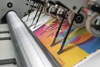 Rouleau de stratifié rigide brillant résistant aux rayures pour film de surlaminage en vinyle PVC calandré holographique transparent pour l'épicerie