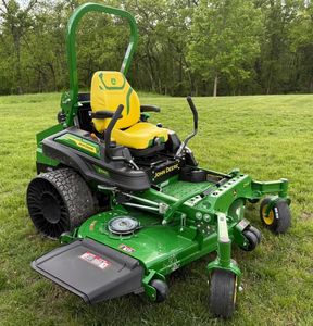 เครื่องตัดหญ้าแบบ Zero-Turn ยี่ห้อ John Deere รุ่น Z545R พร้อมแท่นตัดขนาด 54 นิ้ว - Product Image 2