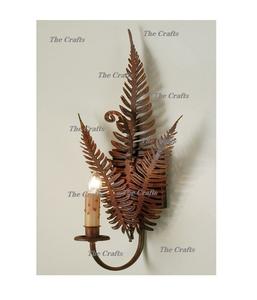 Ensemble de trois bougeoirs couleur or en métal de conception différente pour la décoration de la maison - Product Image 5