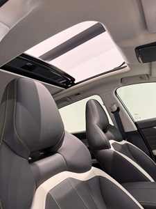 SUV Essence Turbo 1.5T Automatique 194ch L4 RHD Sièges en Cuir Intérieur Sombre Toit Panoramique à Vendre État Impeccable Prêt à l'emploi - Product Image 3