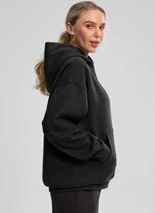 Sweat à capuche en polaire noir pour femme, doux et chaud, à manches longues, avec poche kangourou sur le devant, option de logo personnalisé, respirant, confortable, décontracté - Product Image 2