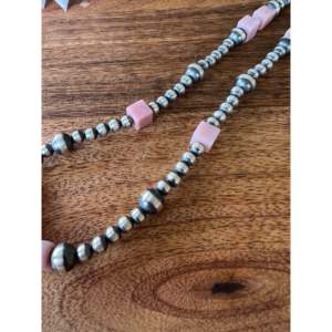 Collier à motif géométrique Navajo en corail rose et argent sterling avec perles graduées - Product Image 5