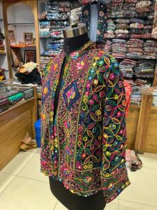 Chaqueta Corta de Algodón Indio con Bordado Phulkari y Lentejuelas - Product Image 5