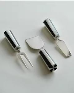 Ensemble de couteaux à fromage en acier inoxydable avec finition dorée et poignées élégantes en boucle Coupe-fromage de qualité supérieure pour servir et divertir - Product Image 5