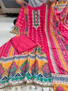 Conjunto Kurta para Mujer en Tela Chinon Pura con Bordado a Mano con Espejo Real, Atuendo Tradicional Elegante, Perfecto para Fiestas y Eventos Festivos - Product Image 6