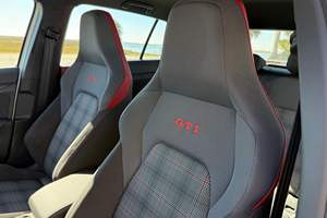 Volkswagen GTI 380 S 2024 d'occasion en bon état ~3800 milles, boîte manuelle 6 vitesses, blanc opale nacré, peu modifiée - Product Image 6