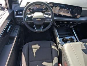 New /USED WHITE 2026 CHE VROLET SUBURAN LS 5.3L V8 360 Rear Camera 31-40T Load Capacity Emission Diesel /GAS Automatic FOR SALE - Product Image 4