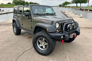 Jeep Wrangler Unlimited Rubicon Hard Rock 4x4 V6 2015 d'occasion en bon état, modifié pour le tout-terrain, provenance sud des États-Unis - Product Image 1