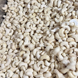Meilleur prix Noix de cajou Santigo Factory W320 Noix de cajou du Vietnam Emballage en sacs Vente en gros Exportées vers l'Asie, l'UE, le Moyen-Orient - Product Image 1