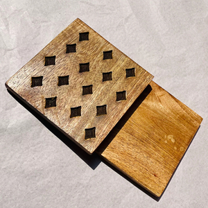 Posavasos redondo de madera de mango con diseño de águila grabado - venta al por mayor - decoración para comedor - Product Image 1