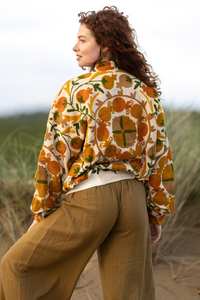 Chaqueta de bombardero bordada a mano Suzani de la mejor calidad, Chaqueta corta elegante clásica, relleno de algodón de la India, venta al por mayor para la temporada de otoño - Product Image 3